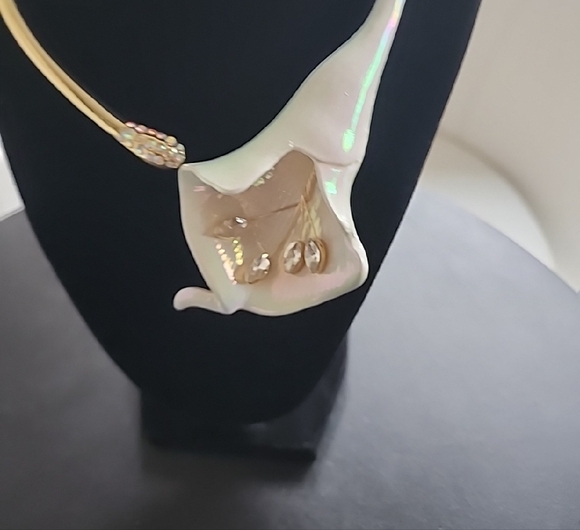 Betsey Johnson Iridescent White Calla Lily Necklace with Gold Collar - Picture 4 of 4